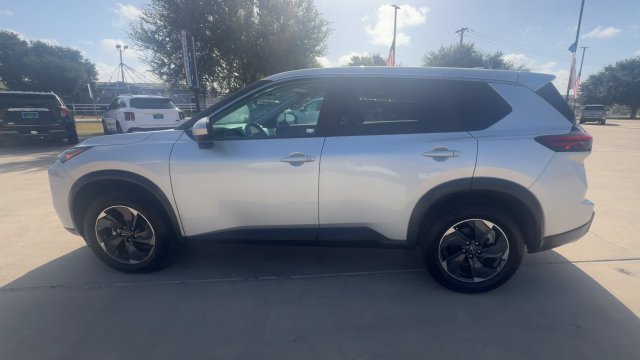 Used 2025 Nissan Rogue SV AWD/4WD image 5