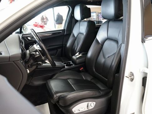 Used 2018 Porsche Macan image 2