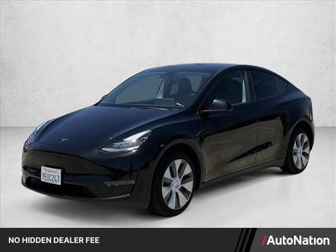 Used 2023 Tesla Model Y Long Range AWD/4WD image 1