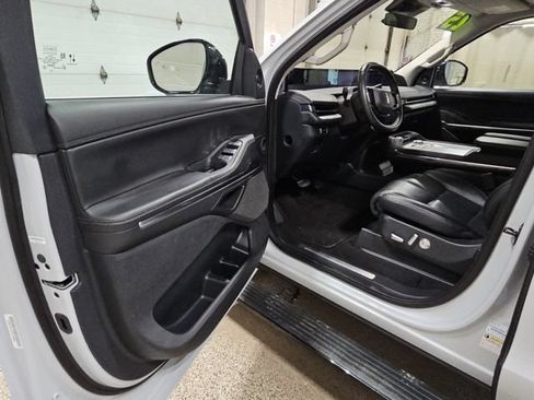 Used 2025 Lincoln Navigator L Reserve AWD/4WD image 15
