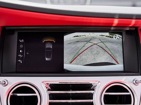 Used 2018 Rolls-Royce Dawn RWD image 70