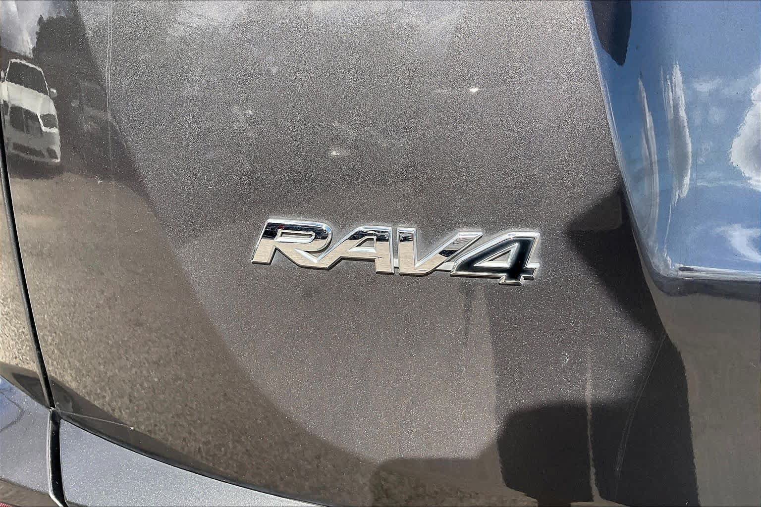 Used 2018 Toyota RAV4 Limited FWD image 10