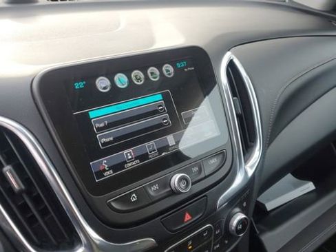 Used 2018 Chevrolet Equinox Premier image 12