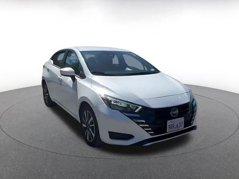 Used 2025 Nissan Versa SV image 3