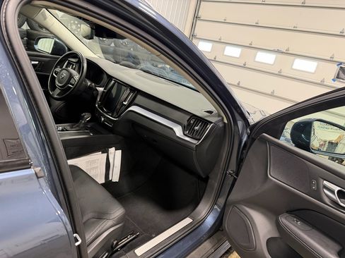 Used 2020 Volvo V60 T5 Cross Country w/ Protection Package Premier image 37