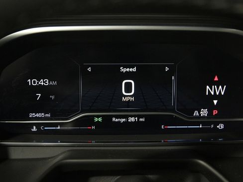 Used 2024 GMC Yukon SLT w/ SLT Luxury Package image 10