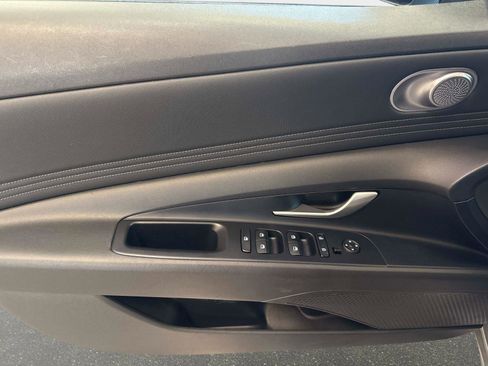 Used 2023 Hyundai Elantra SEL w/ Convenience Package image 17