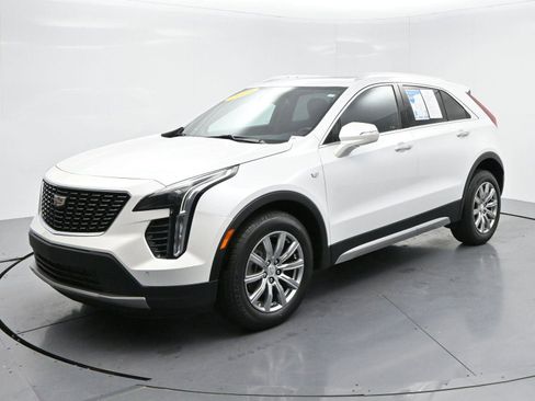Used 2023 Cadillac XT4 Premium Luxury w/ Cold Weather Package AWD/4WD image 3
