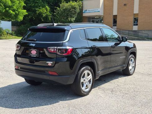 Used 2024 Jeep Compass Latitude w/ Convenience Group AWD/4WD image 3
