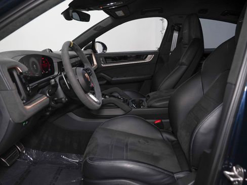Used 2024 Porsche Cayenne Turbo GT AWD/4WD image 52