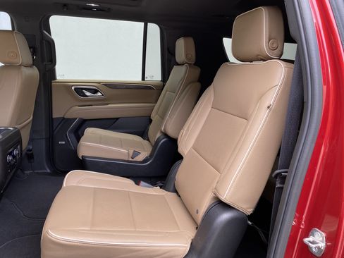 Used 2024 Chevrolet Suburban Premier w/ Premium Package RWD image 40