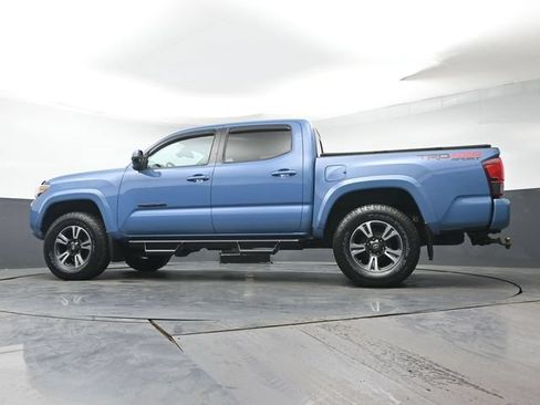 Used 2019 Toyota Tacoma TRD Sport AWD/4WD image 25