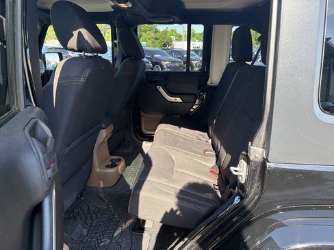 Used 2014 Jeep Wrangler Unlimited Sahara w/ Trailer Tow Group AWD/4WD image 32