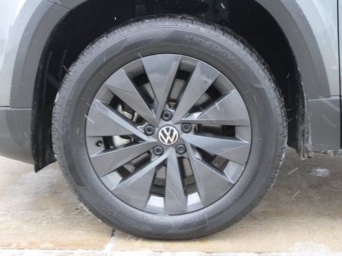 Certified 2022 Volkswagen Taos S image 28