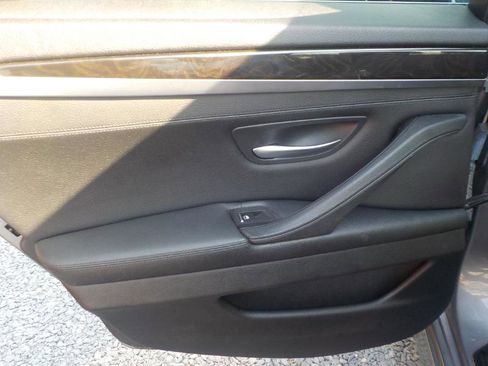 Used 2011 BMW 528i Sedan image 17