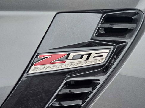 Used 2016 Chevrolet Corvette Z06 w/ 3LZ Preferred Equipment Group image 16