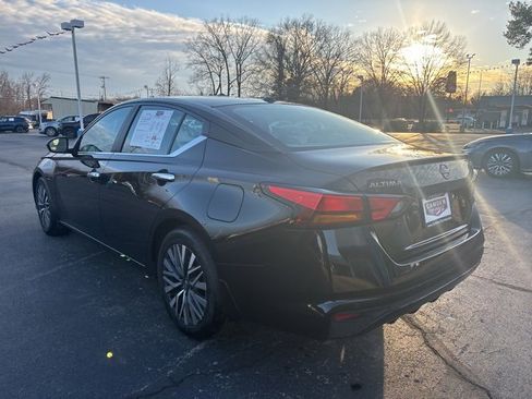 Used 2025 Nissan Altima 2.5 SV image 12