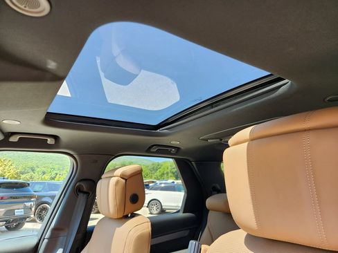 New 2026 Land Rover Discovery Limited Edition AWD/4WD image 10