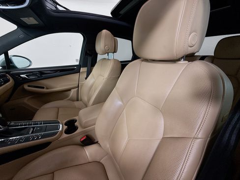 Used 2020 Porsche Macan image 11