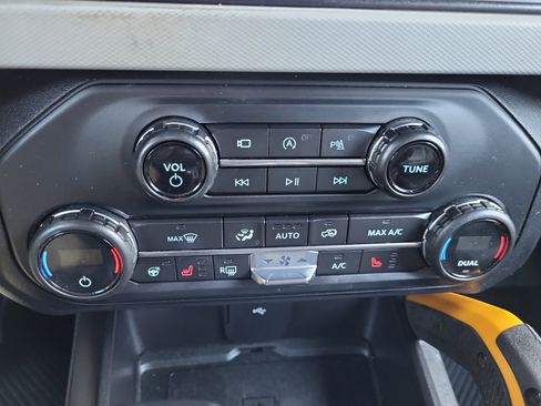 Used 2023 Ford Bronco Badlands image 18