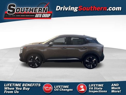 New 2025 Nissan Kicks SR image 2