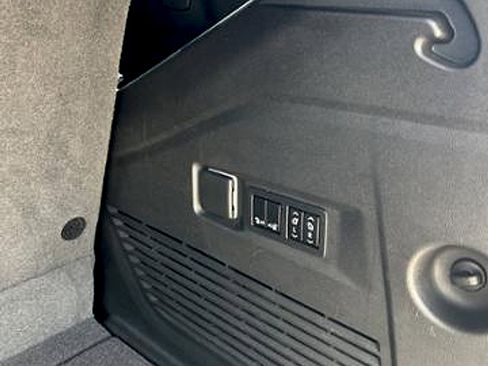 Used 2022 Chevrolet Tahoe RST w/ Luxury Package image 36