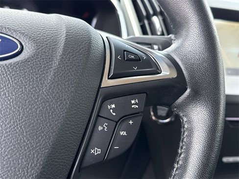 Used 2019 Ford Edge Titanium image 44