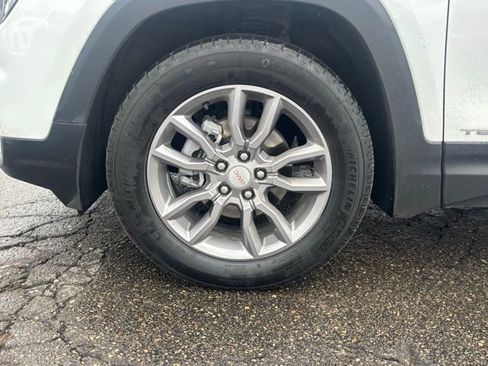 Used 2023 GMC Terrain SLT w/ Infotainment Package II image 10