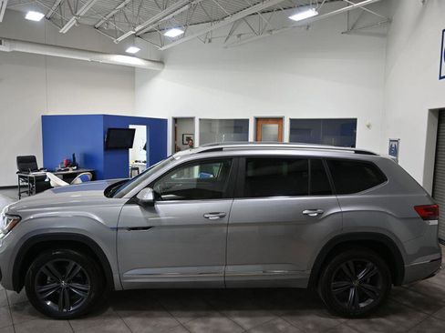 Used 2022 Volkswagen Atlas SEL R-Line AWD/4WD image 2