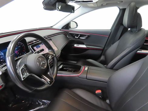 Used 2025 Mercedes-Benz E 350 4MATIC Sedan image 7