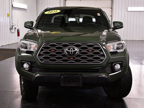 Used 2021 Toyota Tacoma TRD Off-Road image 2