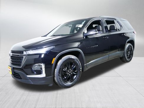 Used 2023 Chevrolet Traverse LT w/ Midnight/Sport Edition image 3