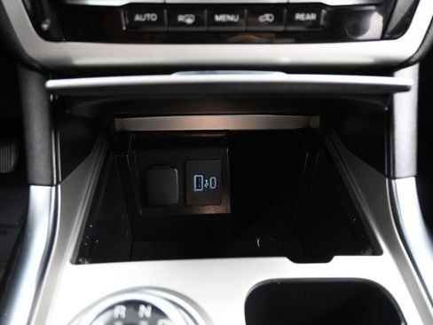 Used 2022 Ford Explorer XLT w/ Equipment Group 202A image 24