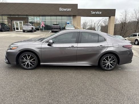 Used 2024 Toyota Camry SE image 2