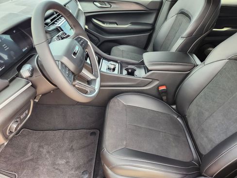 New 2025 Jeep Grand Cherokee L Altitude image 9