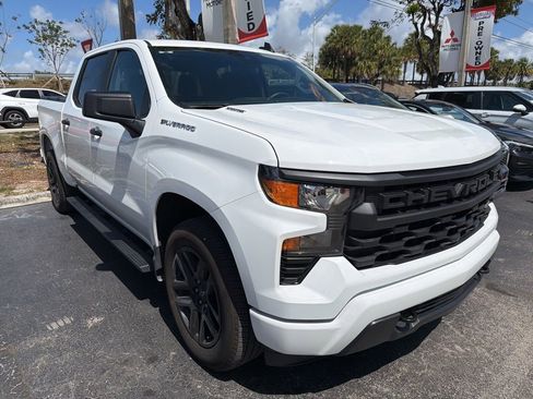 Used 2025 Chevrolet Silverado 1500 Custom image 3