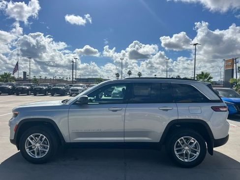 New 2025 Jeep Grand Cherokee Laredo X w/ Luxury Tech Group I image 4