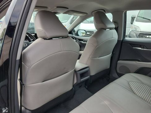 Used 2023 Toyota Camry SE FWD image 12