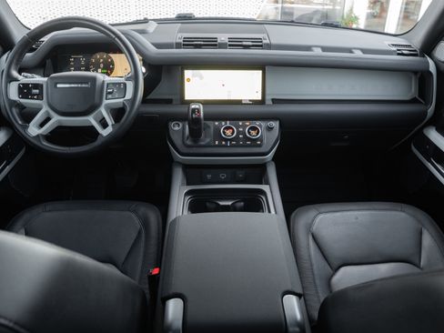 Used 2023 Land Rover Defender 90 X-Dynamic SE image 8