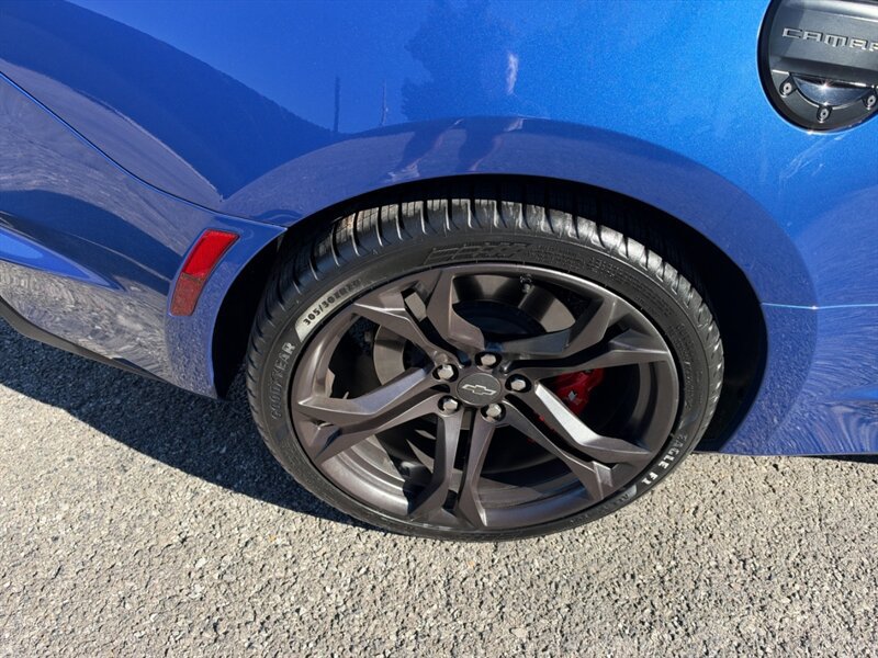 Used 2022 Chevrolet Camaro SS RWD image 12