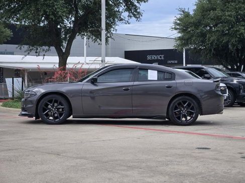 Used 2022 Dodge Charger SXT w/ Plus Group RWD image 4