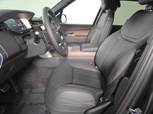New 2026 Land Rover Range Rover Long Wheelbase SE AWD/4WD image 11