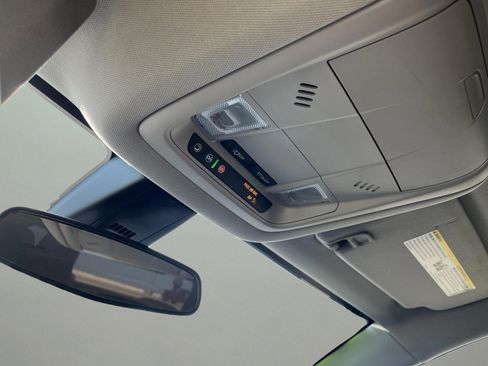 Used 2021 GMC Acadia SLE w/ Driver Convenience Package image 15