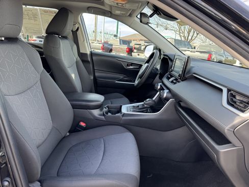 Used 2020 Toyota RAV4 XLE image 37