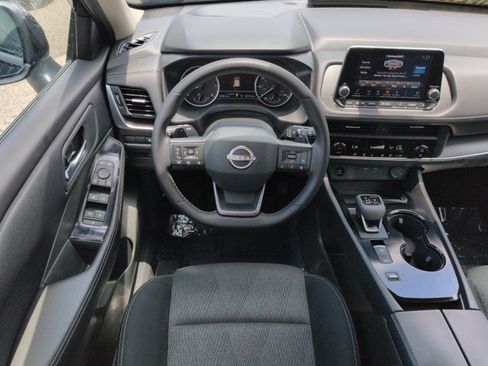 Used 2026 Nissan Rogue SV FWD image 17