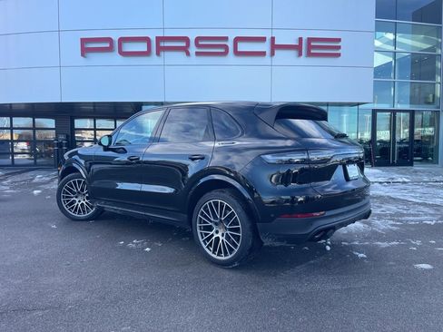 Certified 2023 Porsche Cayenne Platinum Edition image 3