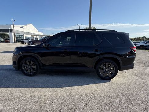Used 2025 Honda Pilot Sport image 8