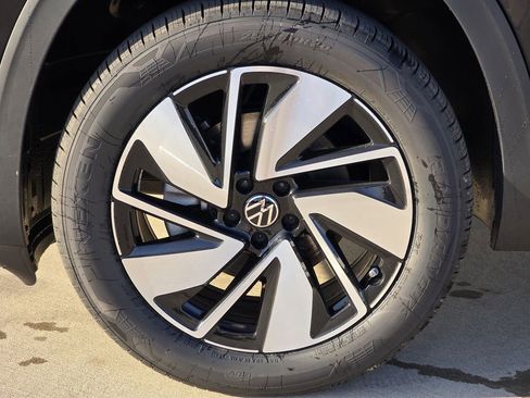 New 2026 Volkswagen Atlas SE FWD image 8