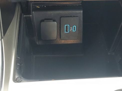 Used 2020 Ford Explorer Limited RWD image 19