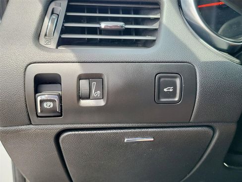 Used 2019 Chevrolet Impala LT w/ LT Convenience Package FWD image 10